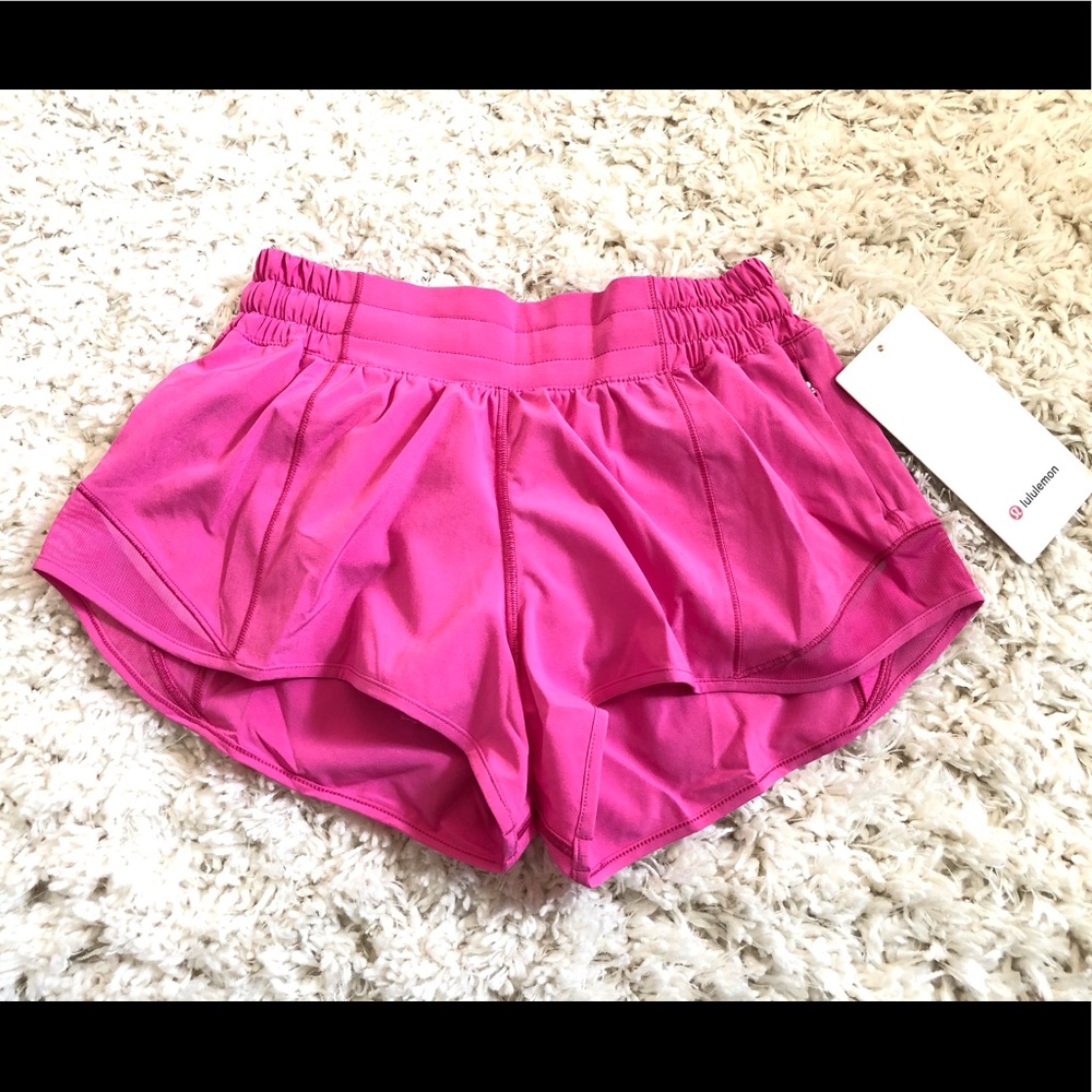 Lululemon Sonic Pink LR 2.5” Hotty Hot shorts size 4